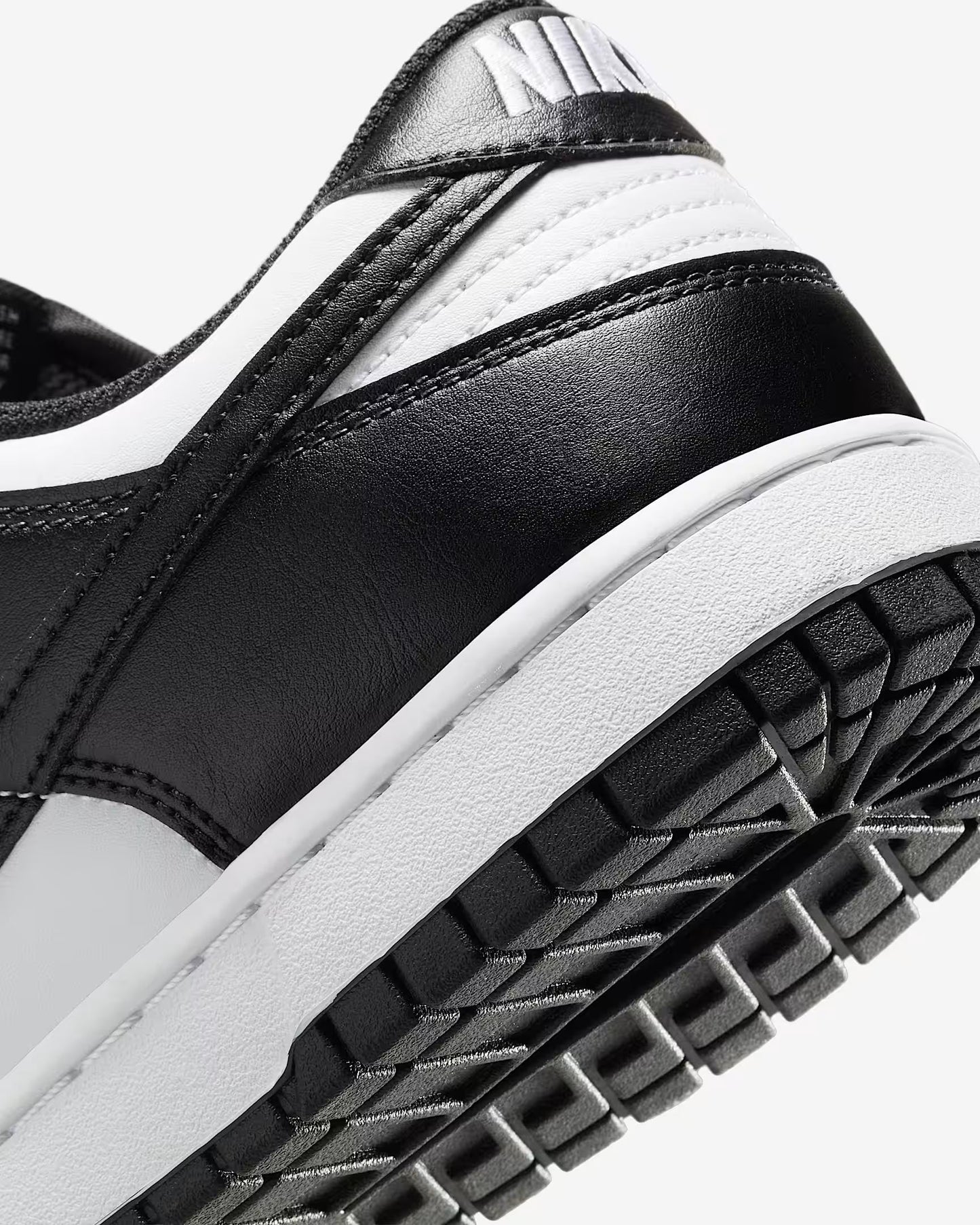 DUNK LOW RETRO BTTYS BLACK/WHITE