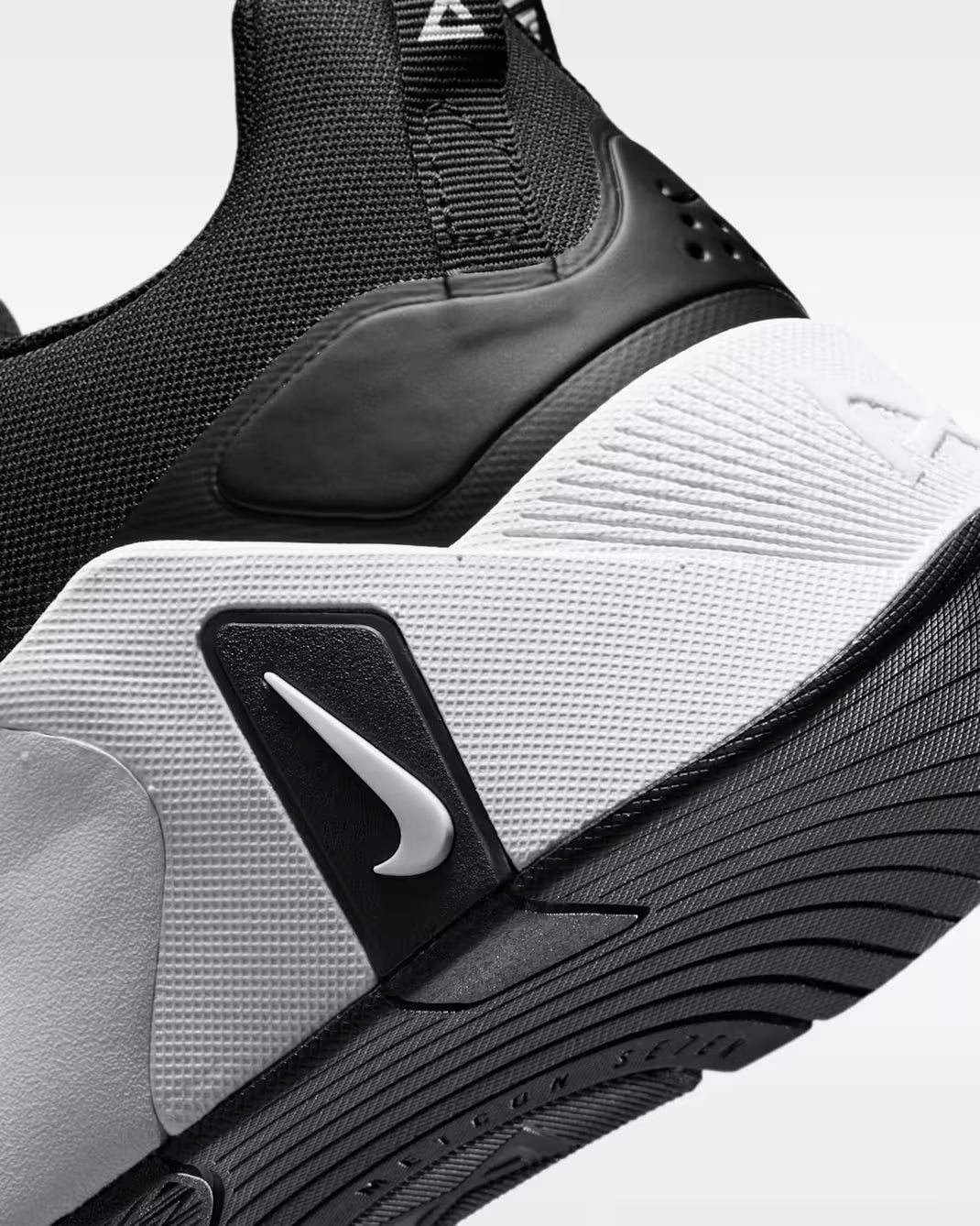NIKE FREE METCON 7 BLACK/WHITE