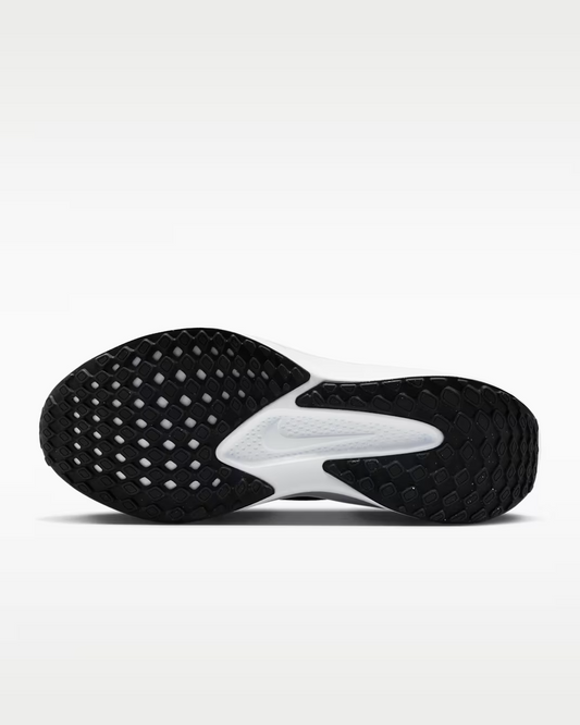 NIKE QUEST 6 BLACK/WHITE