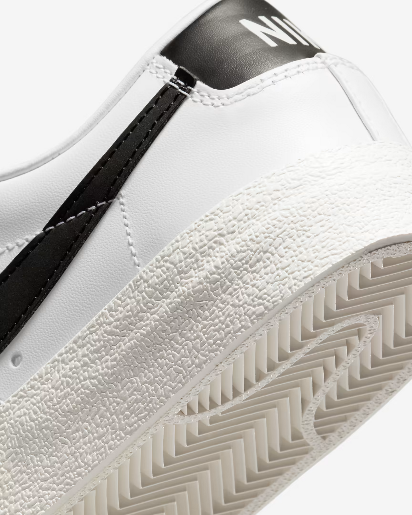 NIKE BLAZER LOW ’77 WHITE‑BLACK