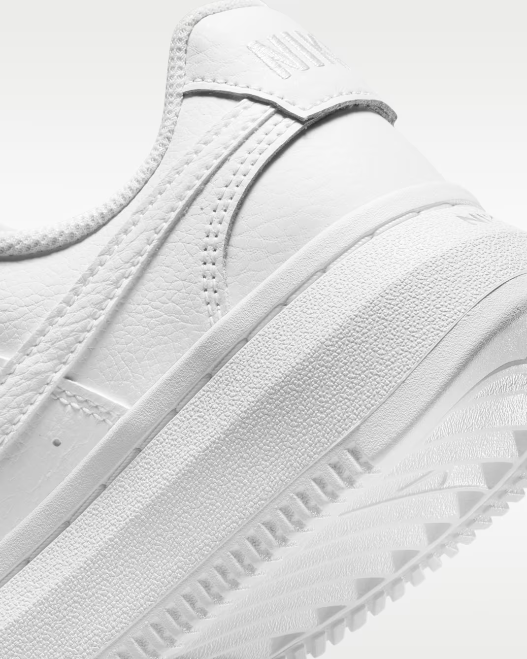 NIKE COURT VISION ALTA