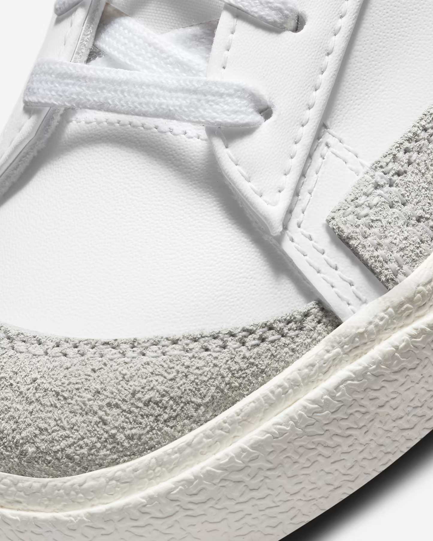 NIKE BLAZER LOW ’77 WHITE‑BLACK