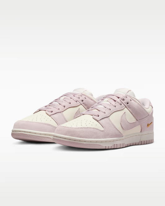 WMNS NIKE DUNK LOW SE VIOLET/ROSE/WHITE