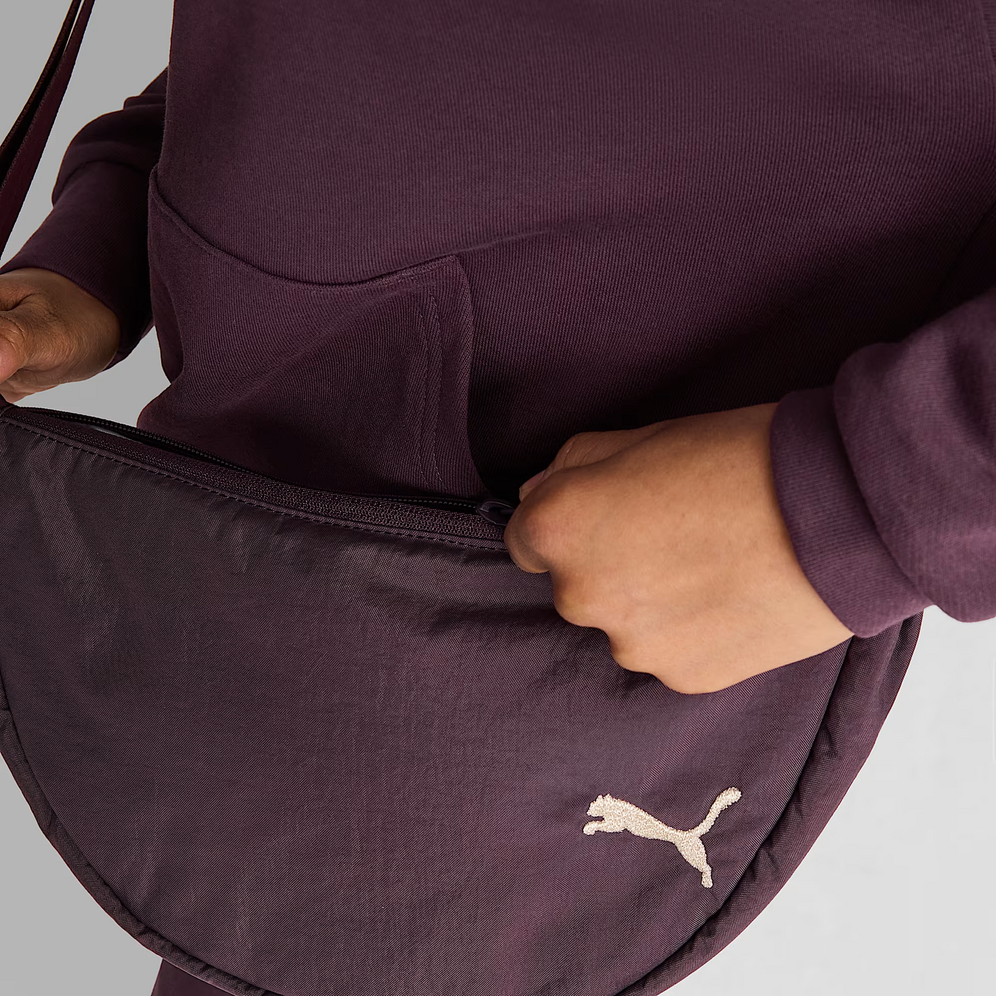 PUMA CORE HER OVERSIZED WAIST PURPLE
