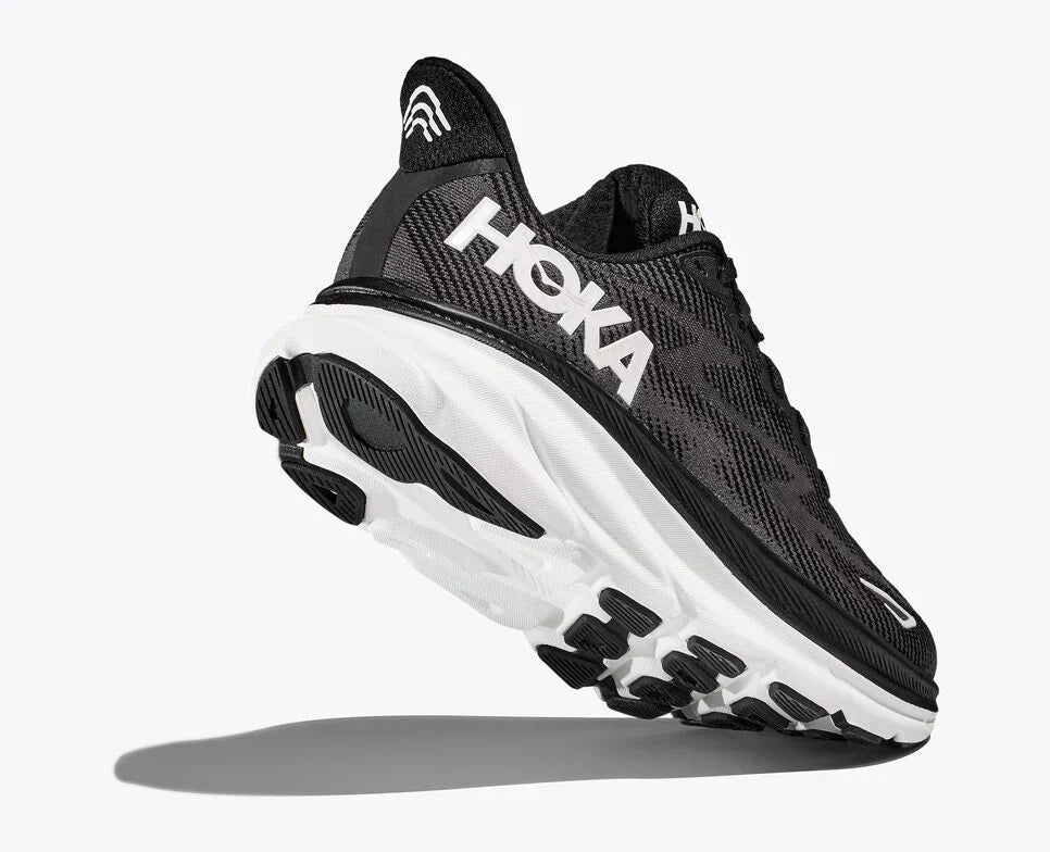 HOKA ONE ONE SKYFLOW NEGRO BLANCO