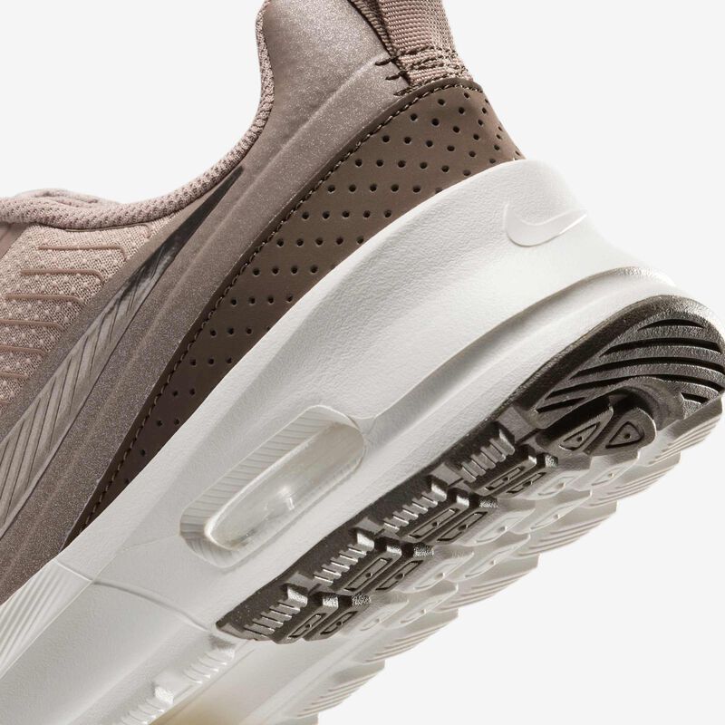 NIKE AIR MAX NUAXIS BEIGE