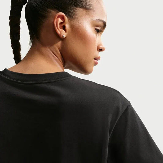 U NSW TEE LSE SHRT BOXY ESSNTL - BLACK