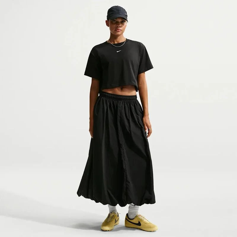 U NSW TEE LSE SHRT BOXY ESSNTL - BLACK