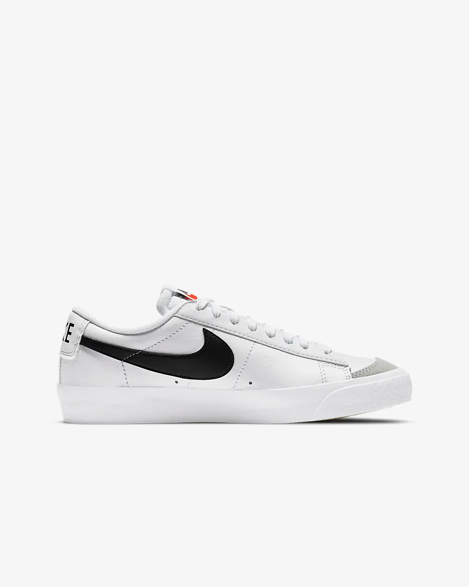 BLAZER LOW 77 WHITE/BLK DA4074-101 # 6.5