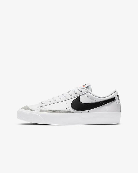 BLAZER LOW 77 WHITE/BLK DA4074-101 # 7.5
