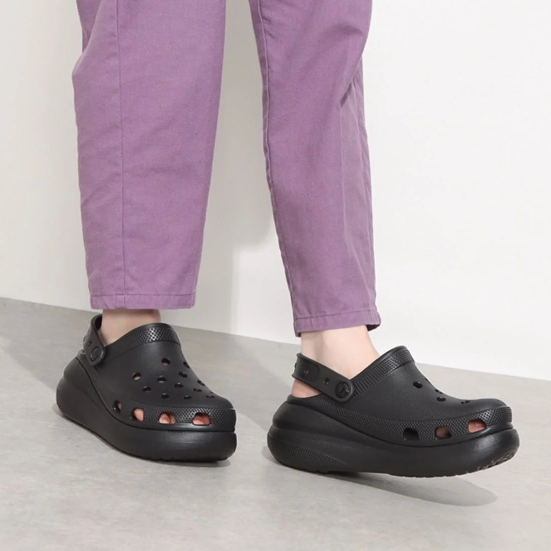 CLASSIC CRUSH CLOG BLACK 207521-001 4/6 MUJER