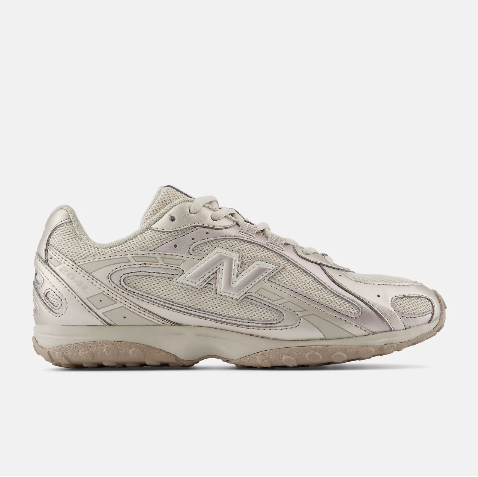NEW BALANCE 204 LIGHT GOLD METALLIC MUJER