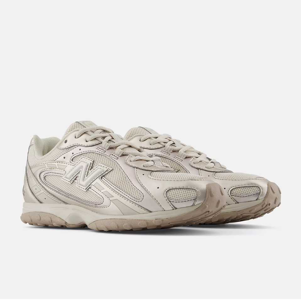 NEW BALANCE 204 LIGHT GOLD METALLIC MUJER