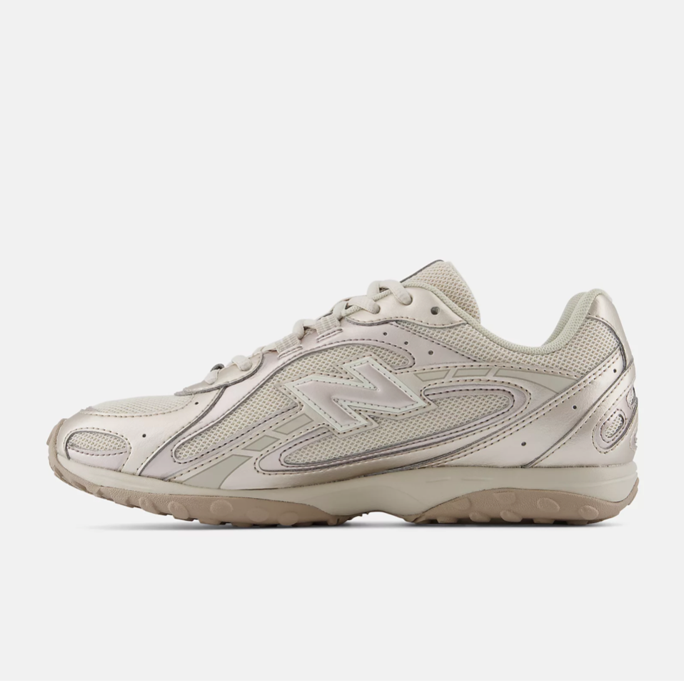 NEW BALANCE 204 LIGHT GOLD METALLIC MUJER