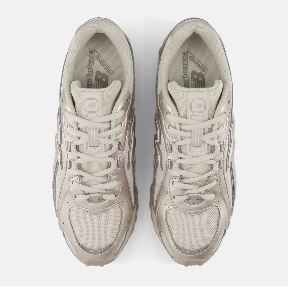 NEW BALANCE 204 LIGHT GOLD METALLIC MUJER
