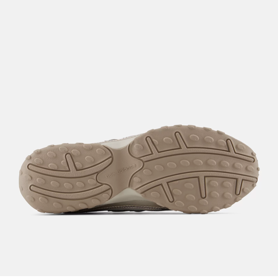 NEW BALANCE 204 LIGHT GOLD METALLIC MUJER