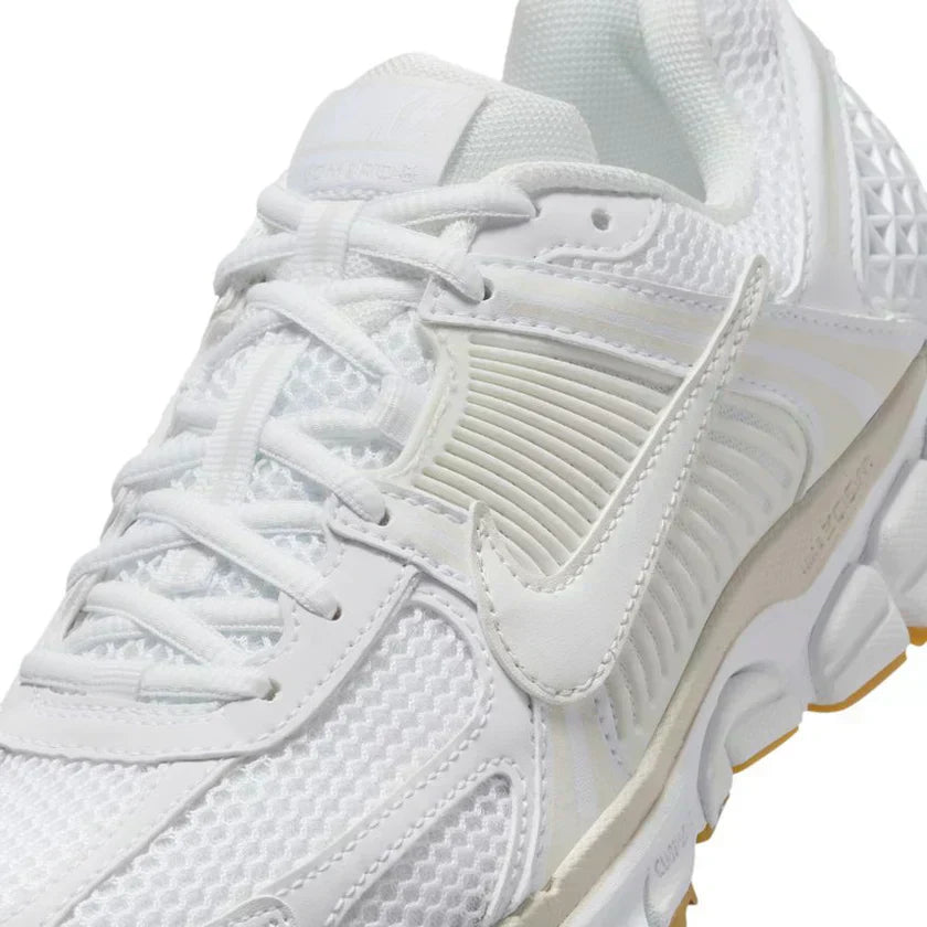 NIKE ZOOM VOMERO 5 WHITE