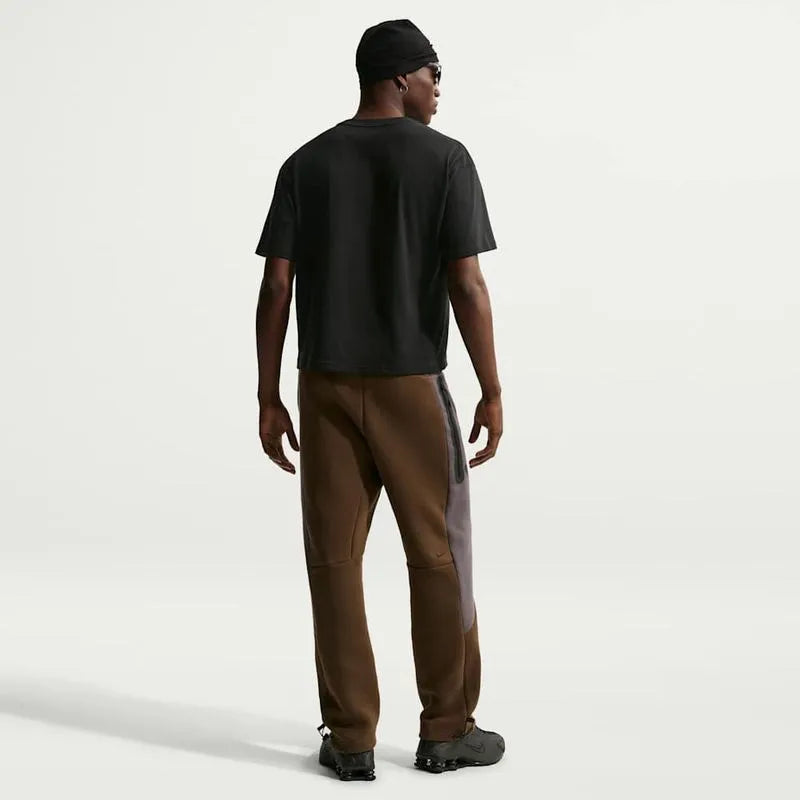 U NSW TEE LSE SHRT BOXY ESSNTL - BLACK