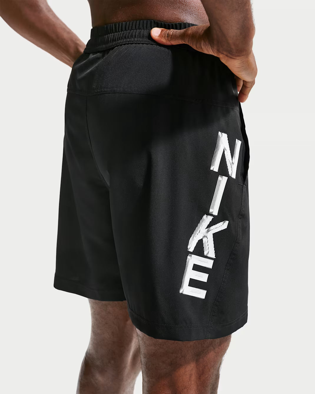 M NK DF FORM GFX FILL SHRT 7IN BLACK/WHITE