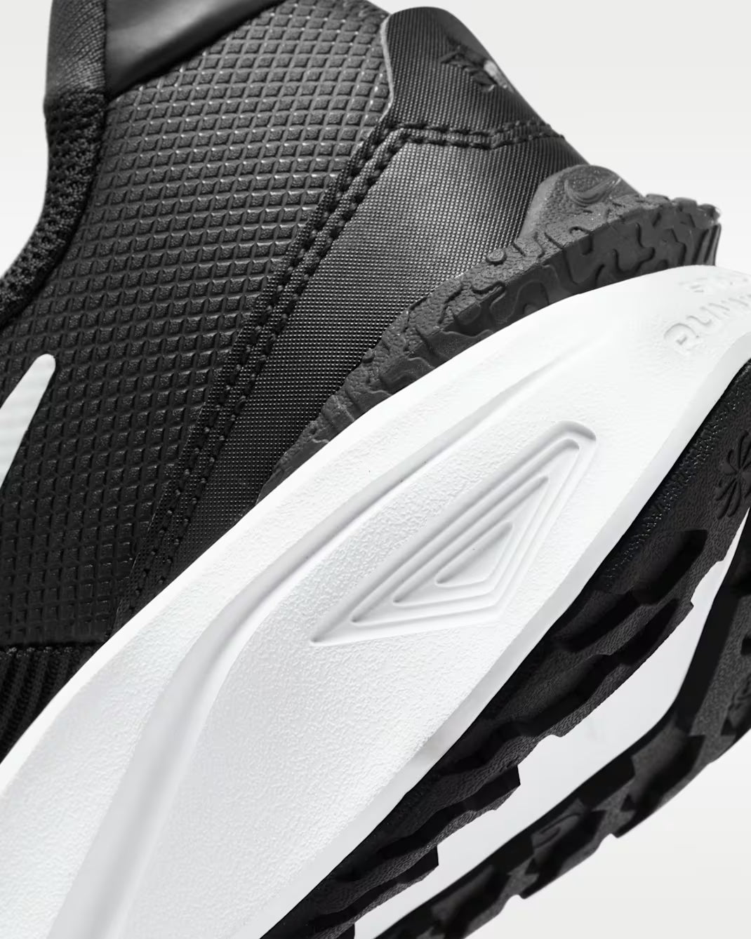NIKE STAR RUNNER 4 GS WHITE/BLACK JUNIOR UNISEX