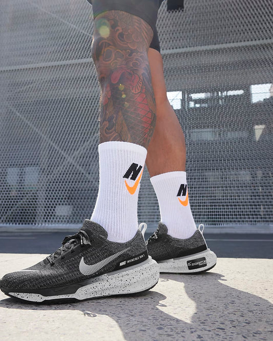 NIKE ZOOMX INVINCIBLE BLK/WHT D2615-001 # 7