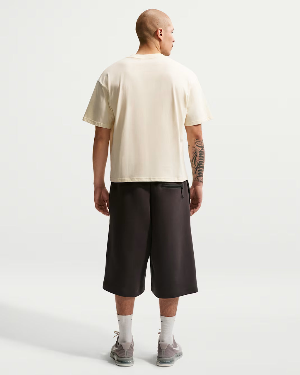 U NSW TEE LSE SHRT BOXY ESSNTL COCONUT/MILK