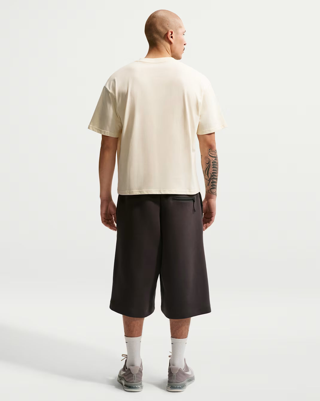 U NSW TEE LSE SHRT BOXY ESSNTL COCONUT/MILK