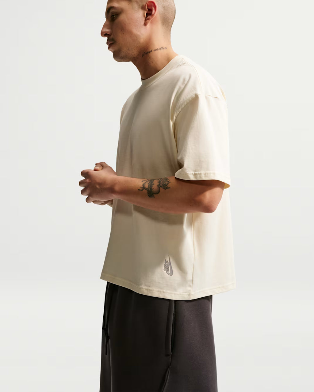 U NSW TEE LSE SHRT BOXY ESSNTL COCONUT/MILK