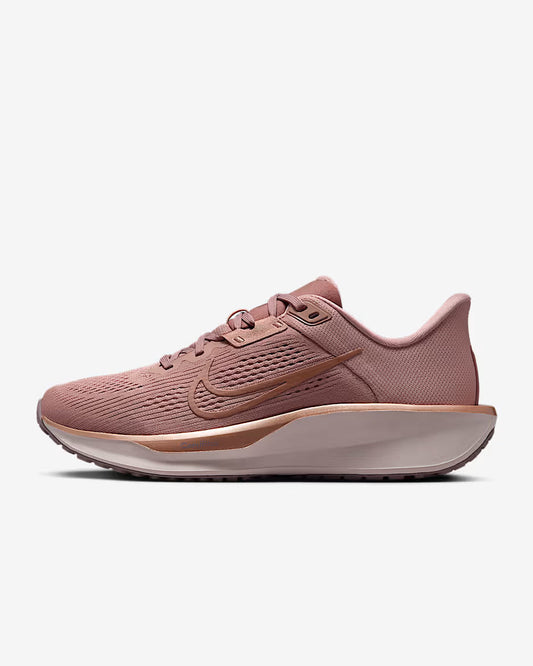 NIKE QUEST 6 NA15 PINK/METALIC