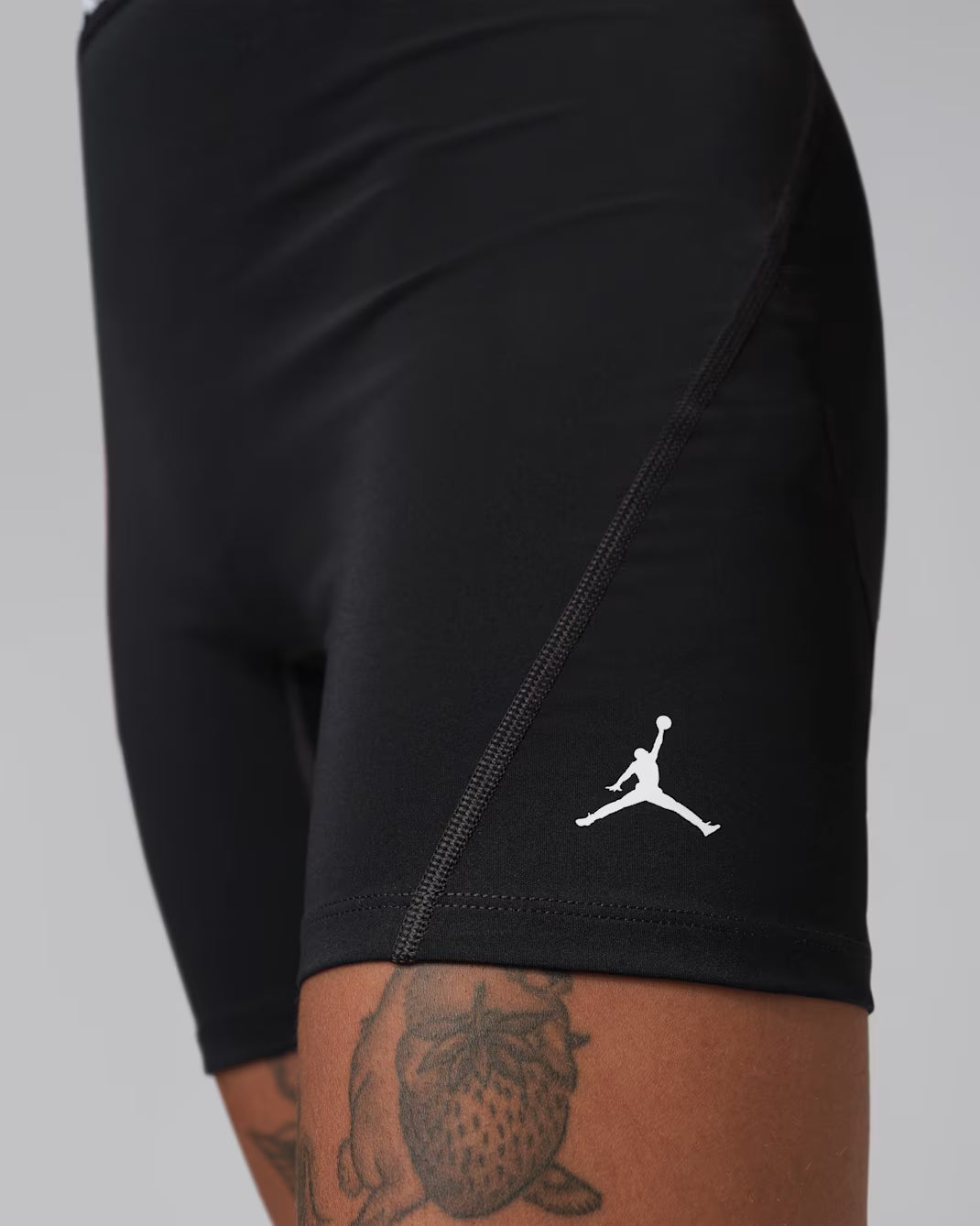 JORDAN SHORTS LICRA SPORT ESSENTIALS DRI-FIT 5" (BLACK/WHITE) MUJER