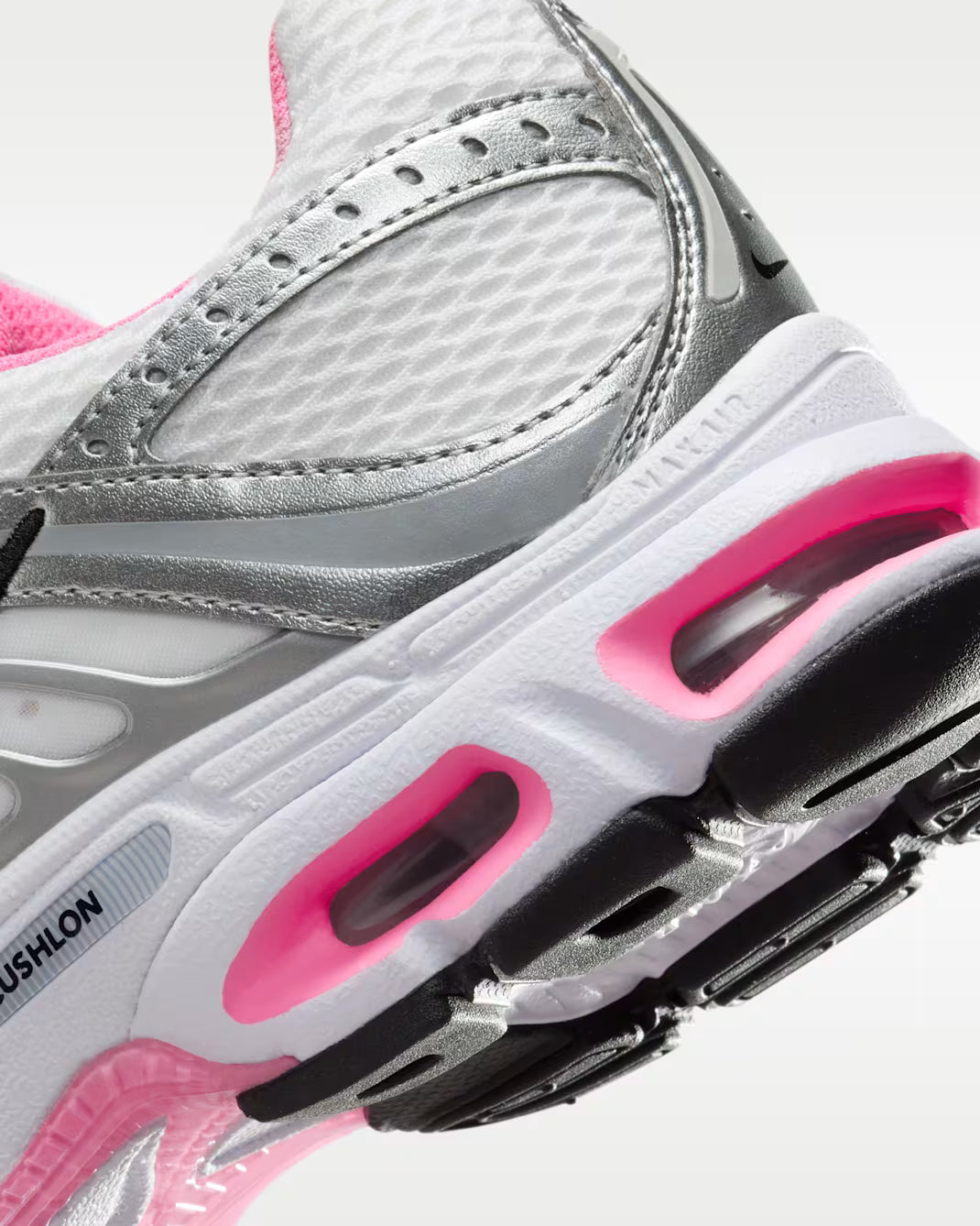 W NIKE AIR MAX MOTO 2K SILVER/PINK MUJER