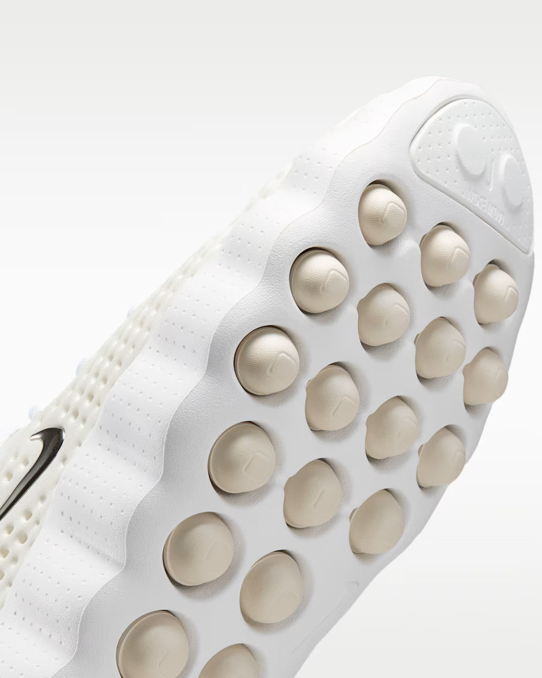 NIKE MIND 002 SUMMIT/WHITE/METALLIC MUJER