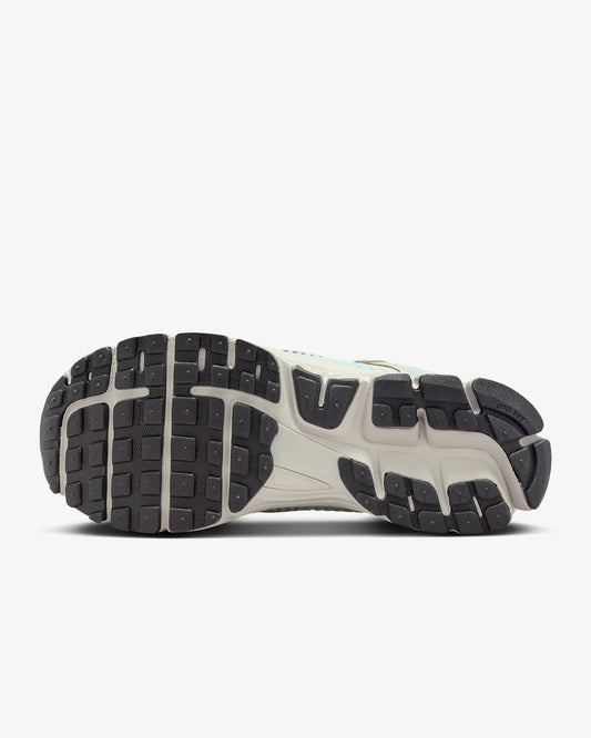 NIKE ZOOM VOMERO 5 WOMEN'S SHOES