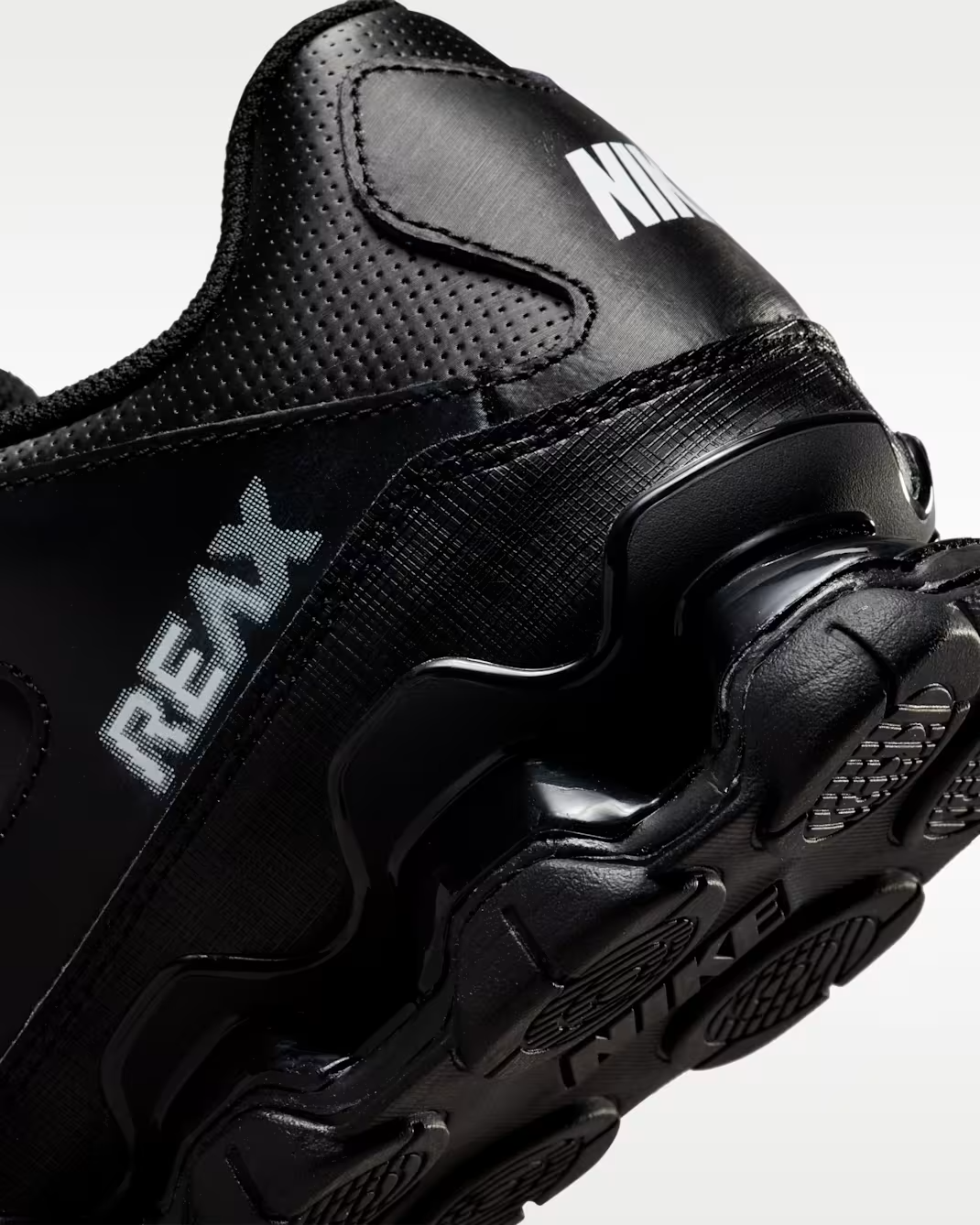 M NIKE REAX 8 TR MESH BLACK/WHITE