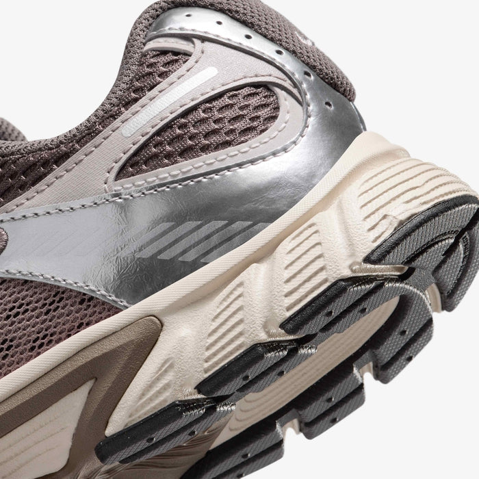 NIKE V5 RNR BG CAVE STONE/BLK/GREY