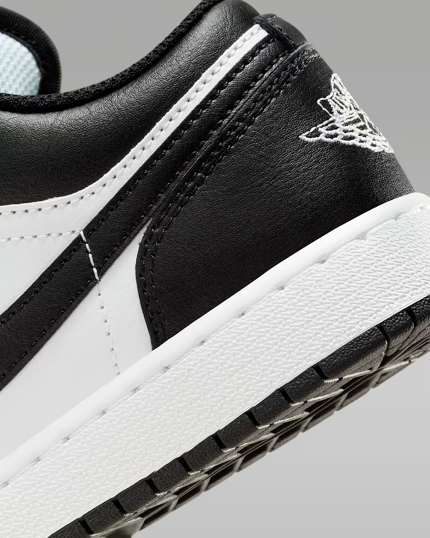 AIR JORDAN 1 LOW WHITE/BLACK 553560-132 # 6.5Y