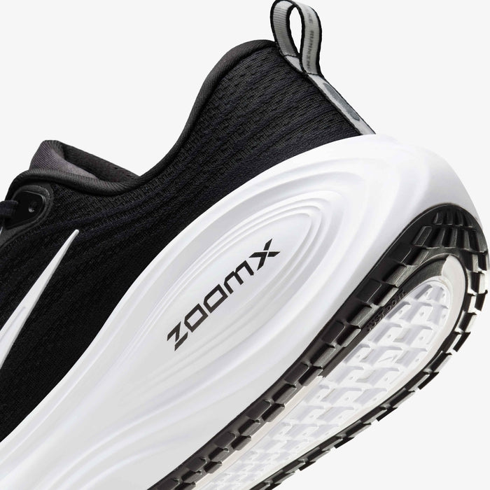 NIKE VOMERO PLUS BLACK/WHITE HOMBRE