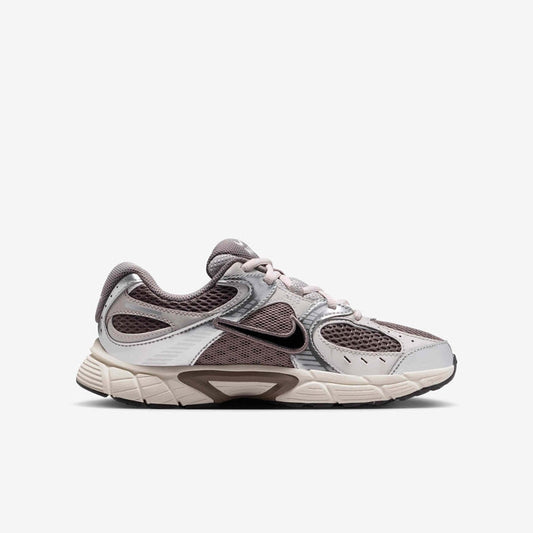 NIKE V5 RNR BG CAVE STONE/BLK/GREY