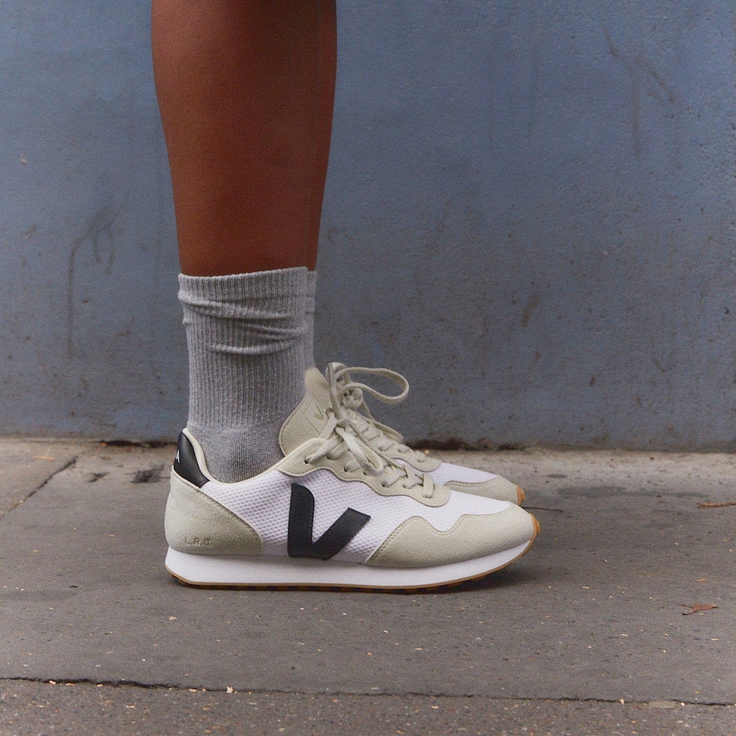 VEJA SDU REC ALVEOMESH WHITE BLACK NATURAL