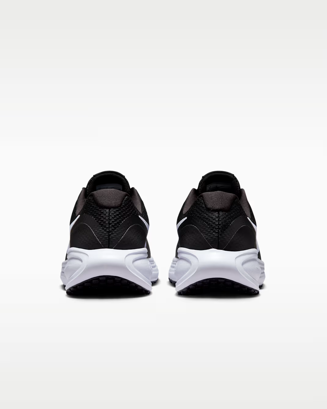 NIKE REVOLUTION 8 BLACK/WHITE