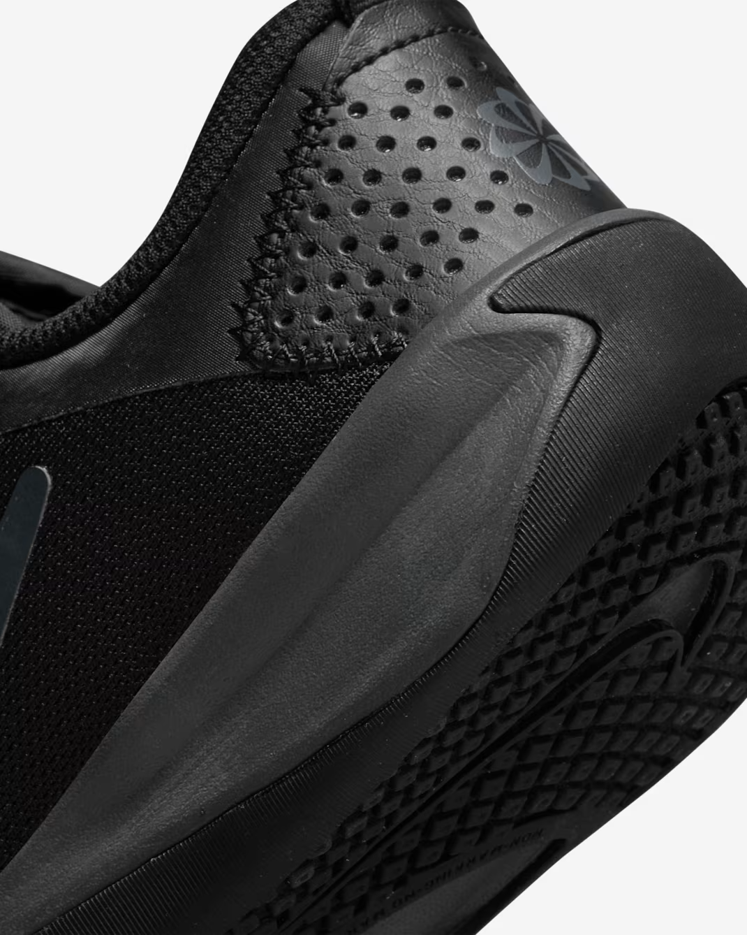 NIKE OMNI MULTI-COURT GS BLACK