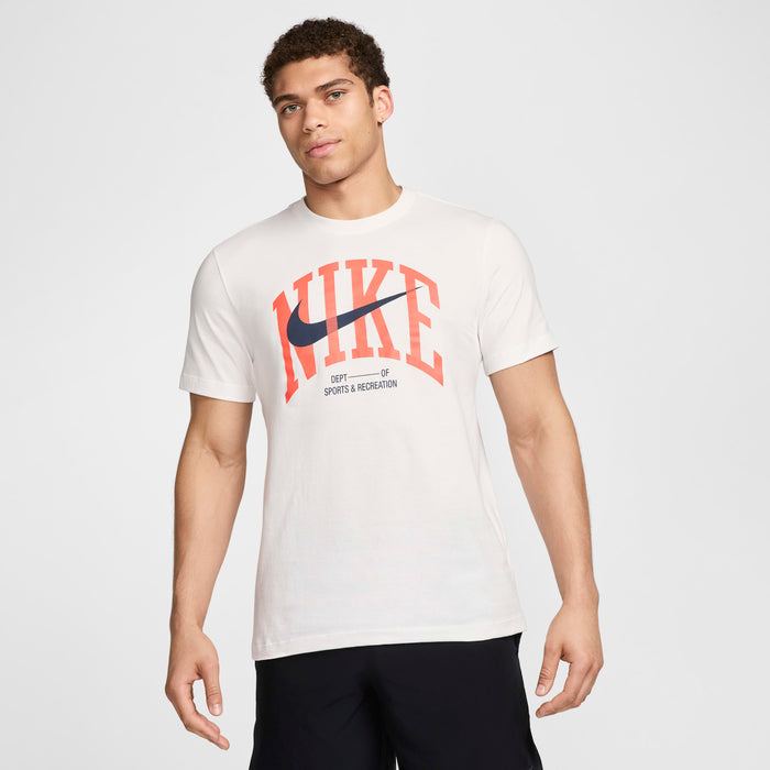 M NSW TEE MDRN FTNS FS WHITE/ORANGE