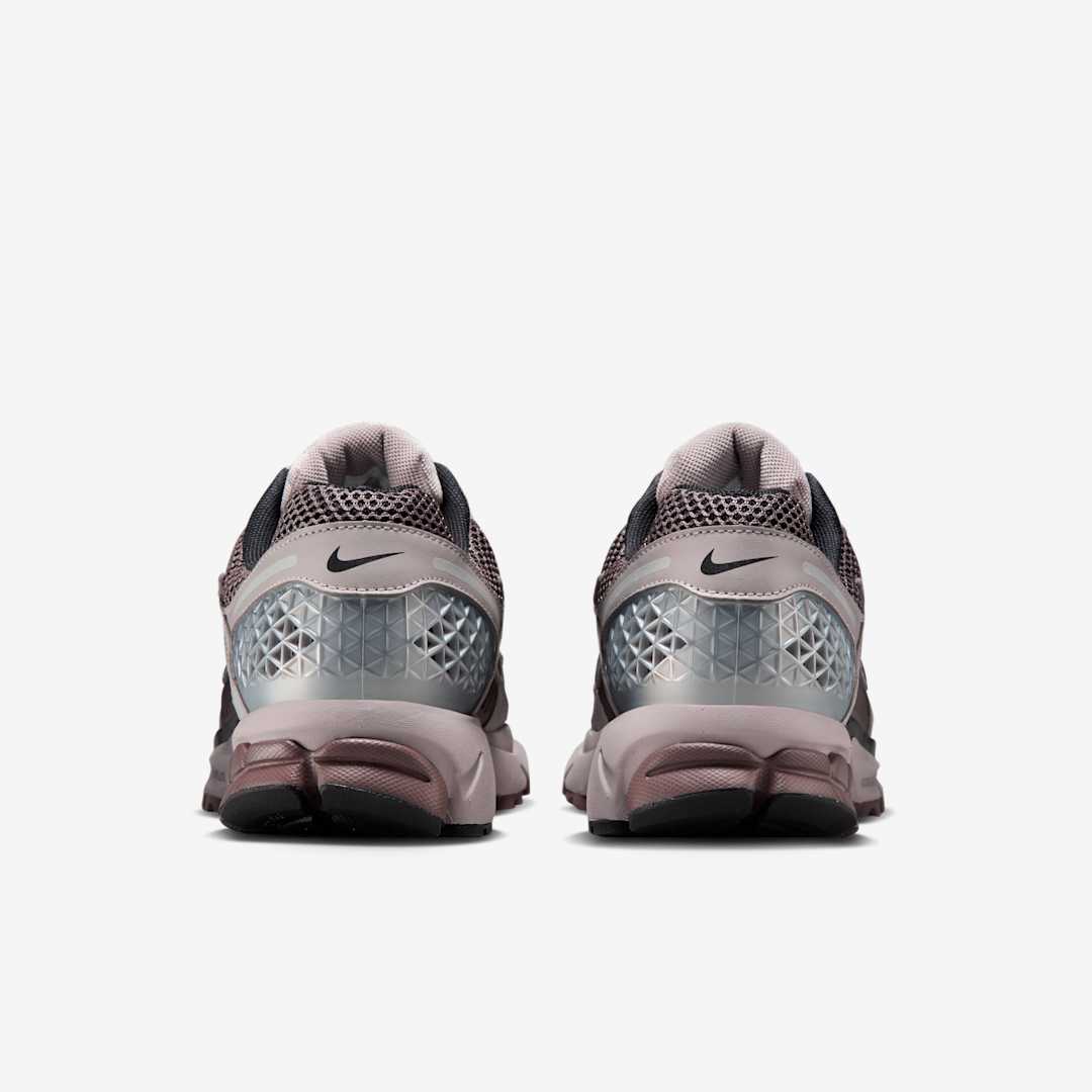 NIKE ZOOM VOMERO 5 COLLEGE/GREY/BLACK