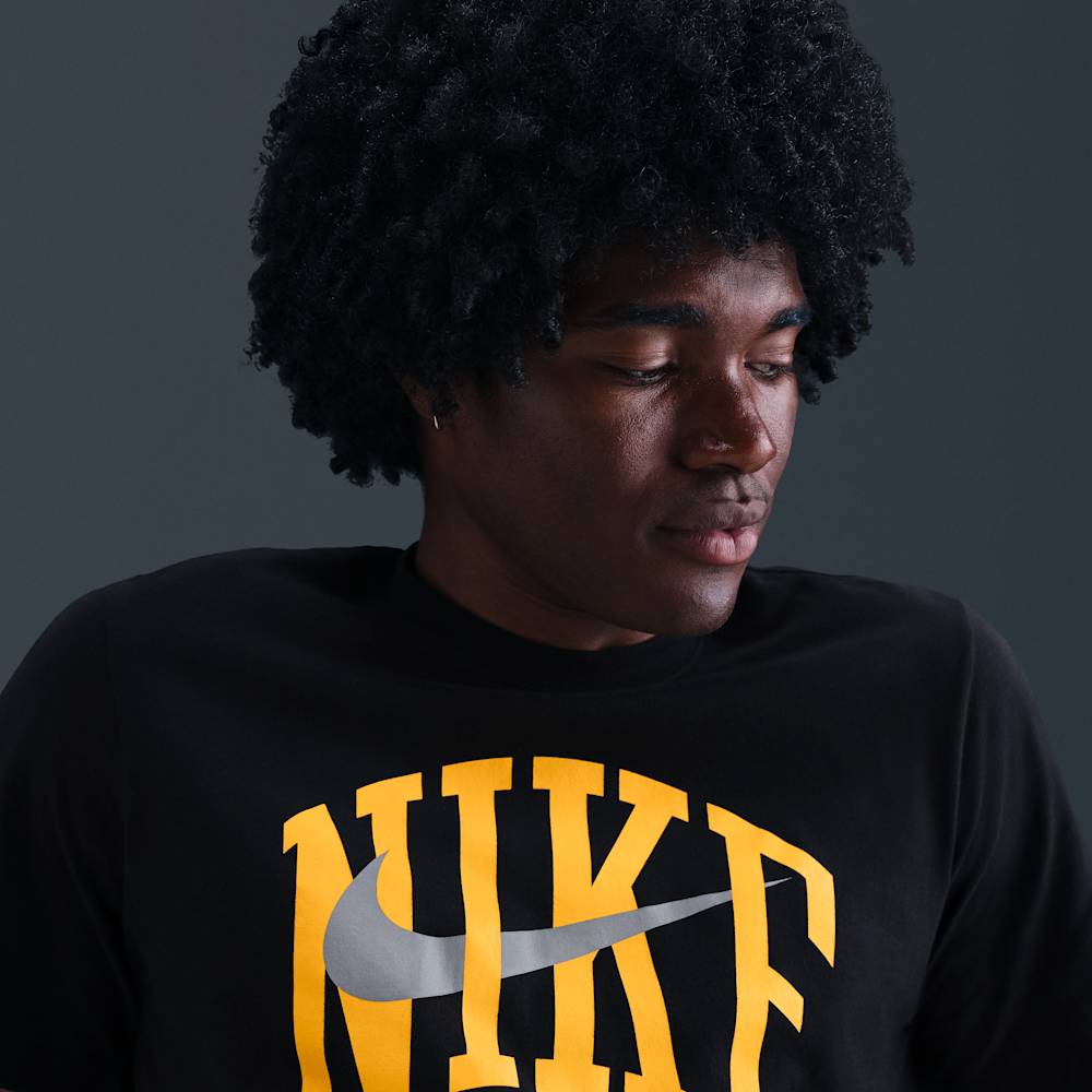 M NSW TEE MDRN FTNS FS BLACK/ORANGE