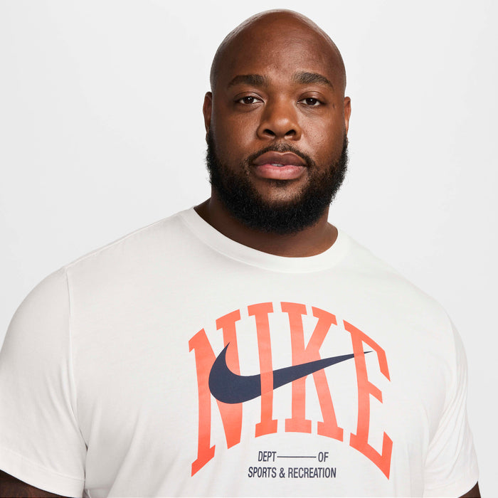 M NSW TEE MDRN FTNS FS WHITE/ORANGE