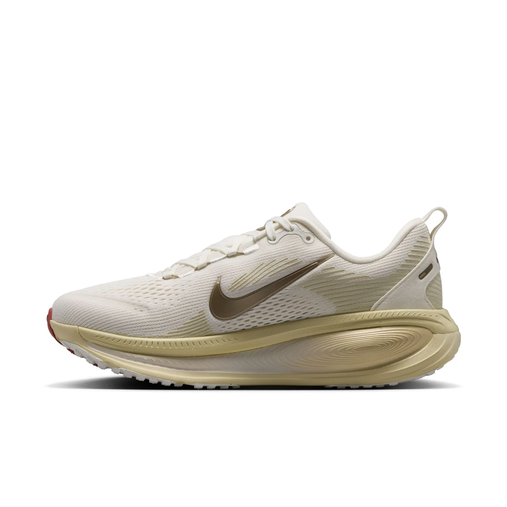 W NIKE VOMERO 18 BEIGE/GOLD MUJER