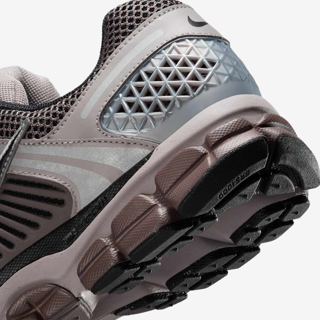 NIKE ZOOM VOMERO 5 COLLEGE/GREY/BLACK