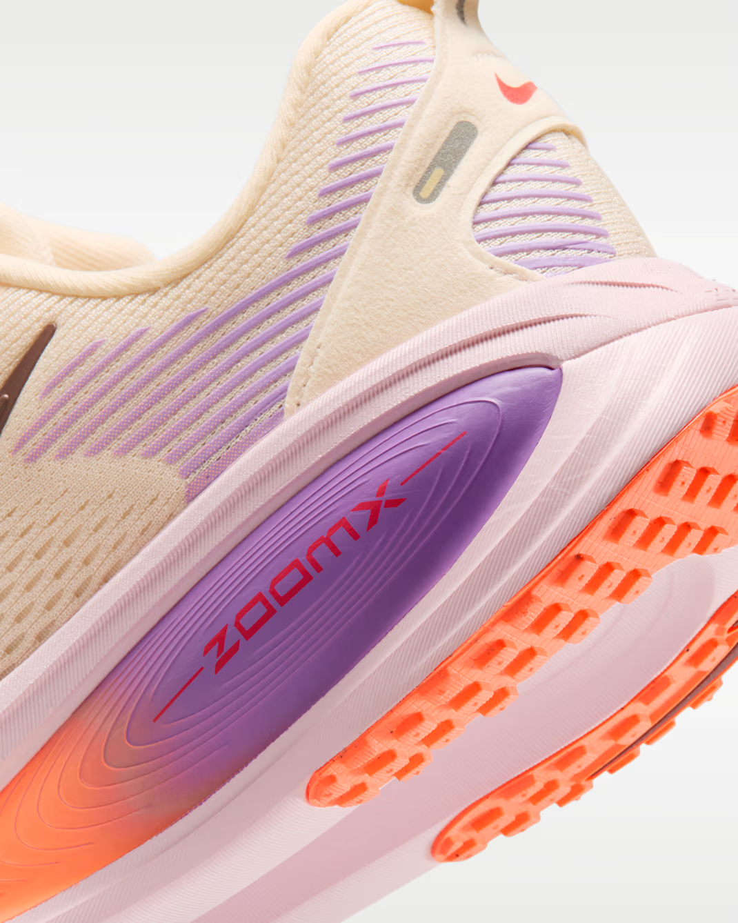NIKE VOMERO 18 BIEGE/ORANGE/PURPUR