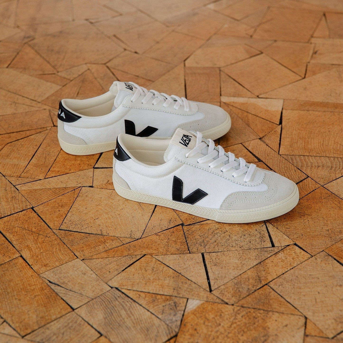 TENIS VEJA VOLLEY CANVAS WHITE/BLACK