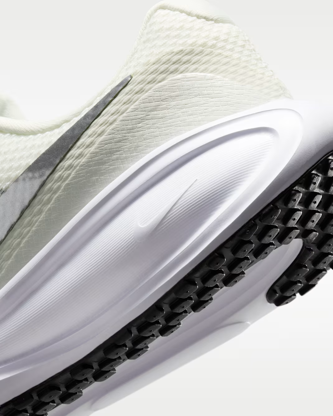 W NIKE REVOLUTION 8 SAIL-METALLIC SILVER-WHITE